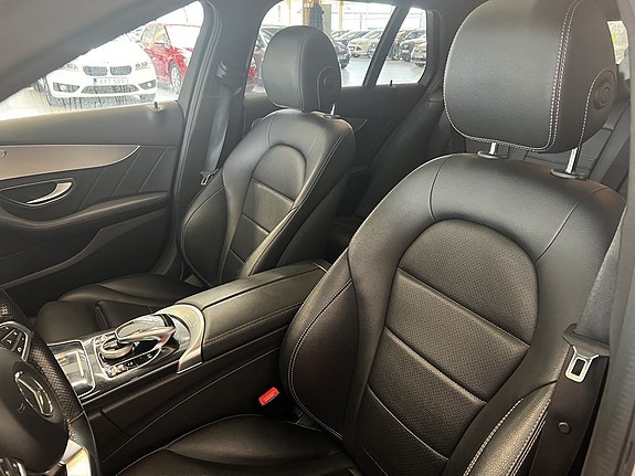 Mercedes-Benz C220 13 of 16