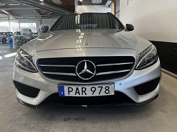 Mercedes-Benz C220 3 of 5
