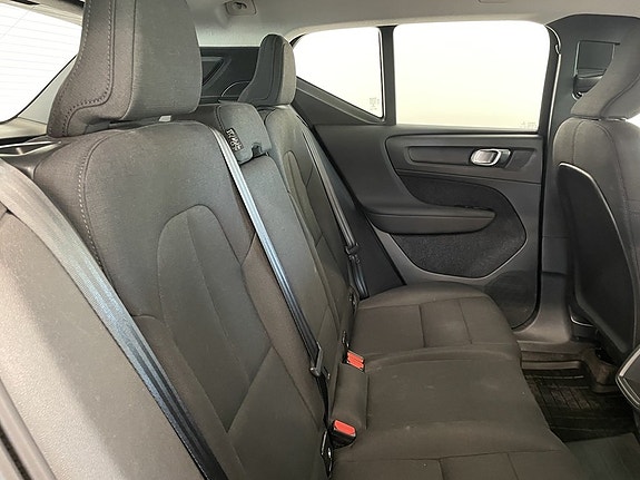 Volvo XC40 10 of 20