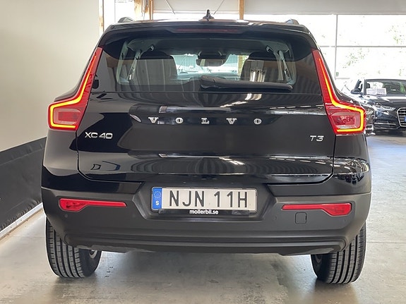 Volvo XC40 8 of 20