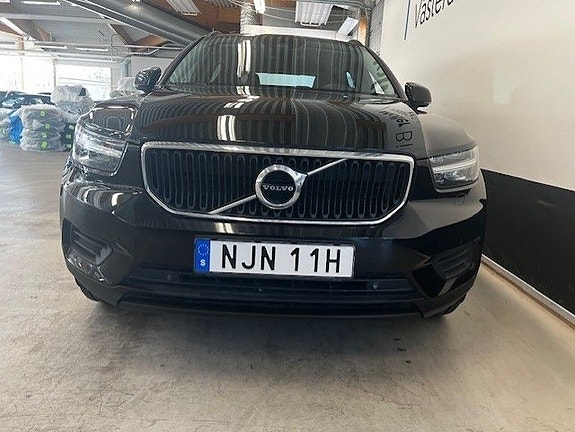 Volvo XC40 3 of 5