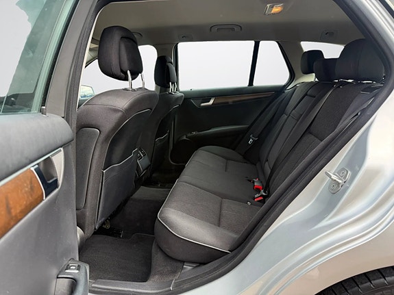 Mercedes-Benz C200 18 of 20