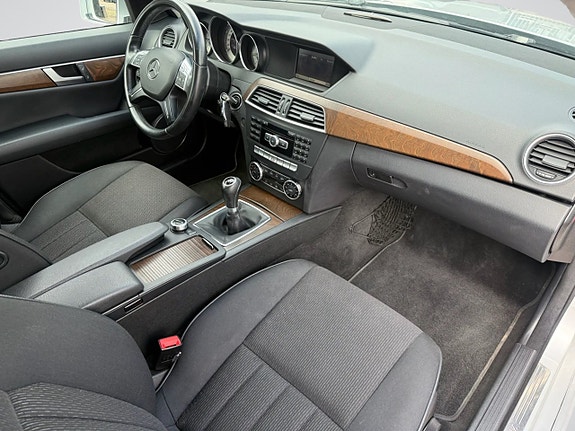 Mercedes-Benz C200 16 of 20