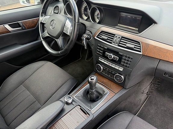 Mercedes-Benz C200 17 of 20
