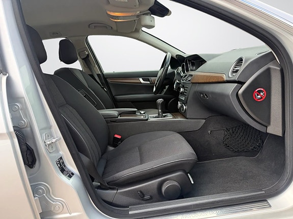 Mercedes-Benz C200 15 of 20