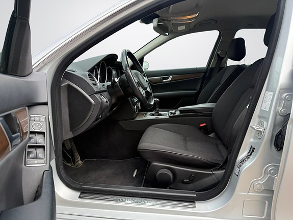 Mercedes-Benz C200 9 of 20