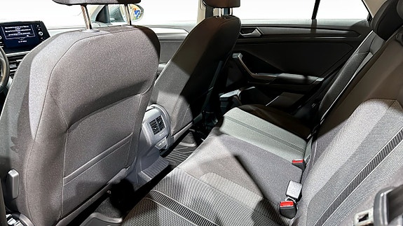 Volkswagen T-Roc 11 of 19
