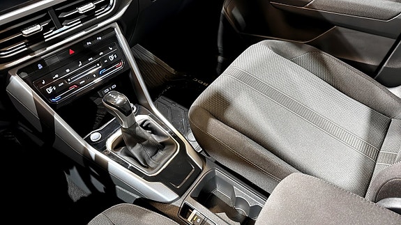 Volkswagen T-Roc 15 of 19