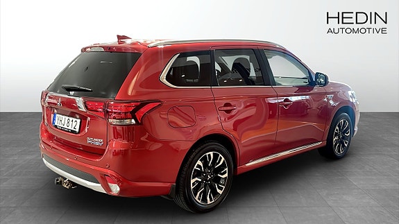 Mitsubishi Outlander 2 of 5