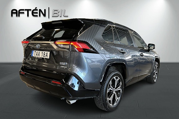 Toyota RAV4 Plug-in Hybrid 10 of 19