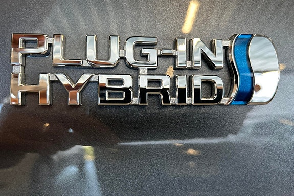 Toyota RAV4 Plug-in Hybrid 18 of 19
