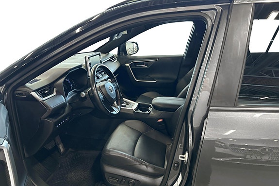 Toyota RAV4 Plug-in Hybrid 13 of 19