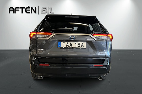 Toyota RAV4 Plug-in Hybrid 9 of 19