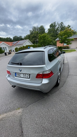 BMW 523i 4 of 5