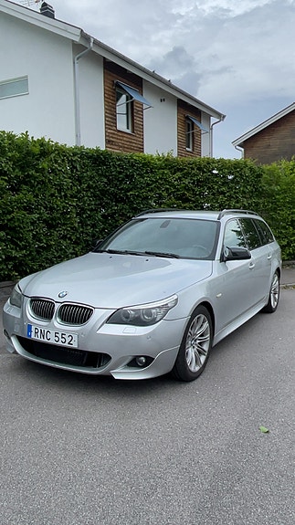 BMW 523i 2 of 5