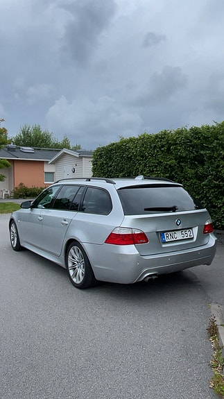 BMW 523i 3 of 5