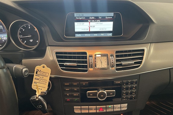 Mercedes-Benz E220 10 of 16
