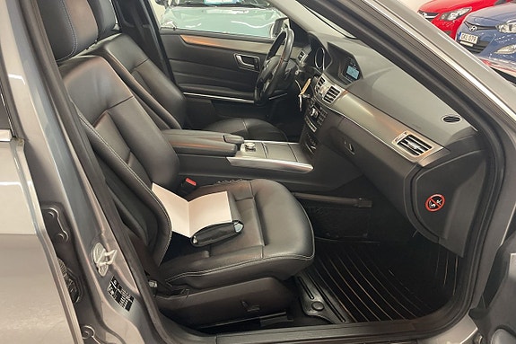 Mercedes-Benz E220 14 of 16