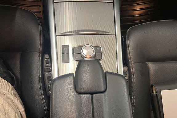 Mercedes-Benz E220 13 of 16