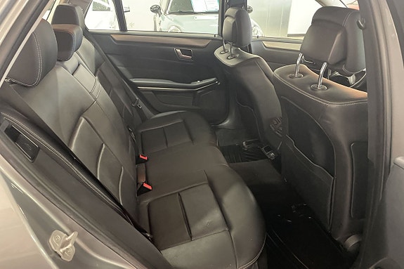 Mercedes-Benz E220 16 of 16
