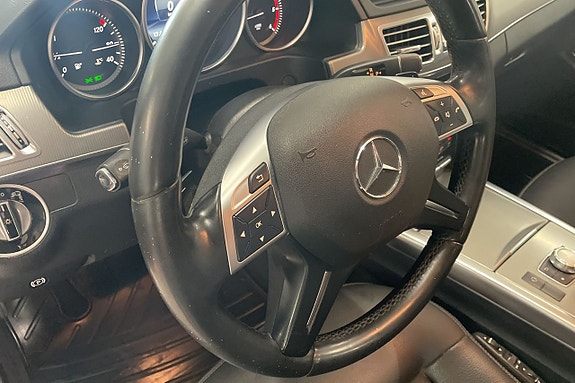 Mercedes-Benz E220 8 of 16