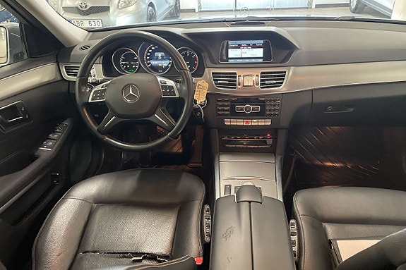 Mercedes-Benz E220 9 of 16