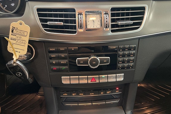 Mercedes-Benz E220 12 of 16