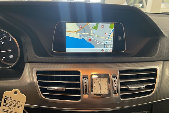 Mercedes-Benz E220 11 of 16