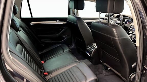 Volkswagen Passat Alltrack 5 of 5