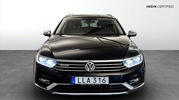 Volkswagen Passat Alltrack 8 of 12