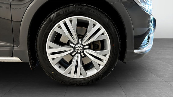 Volkswagen Passat Alltrack 9 of 12