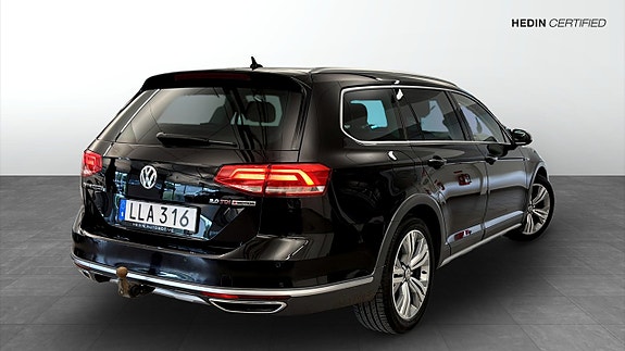 Volkswagen Passat Alltrack 2 of 5