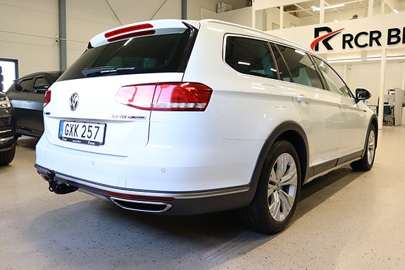 Volkswagen Passat Alltrack 4 of 26