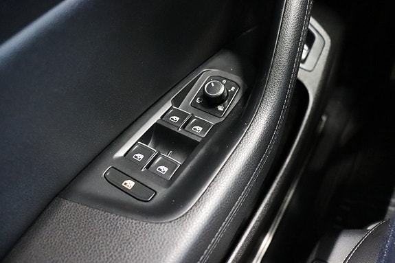Volkswagen Passat Alltrack 17 of 26