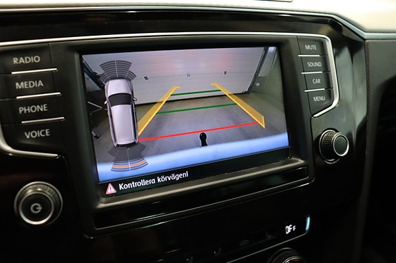 Volkswagen Passat Alltrack 23 of 26