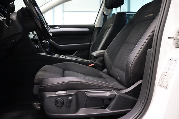 Volkswagen Passat Alltrack 10 of 26
