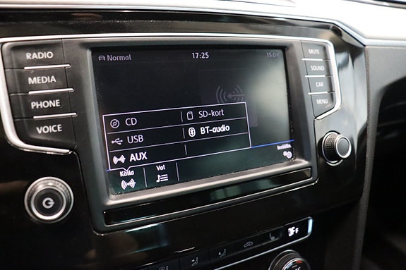 Volkswagen Passat Alltrack 21 of 26