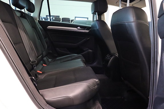 Volkswagen Passat Alltrack 12 of 26