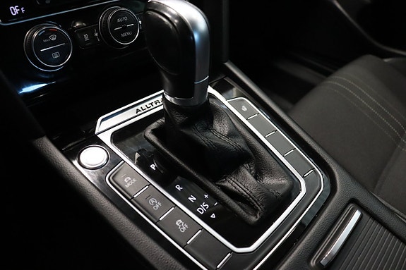 Volkswagen Passat Alltrack 19 of 26