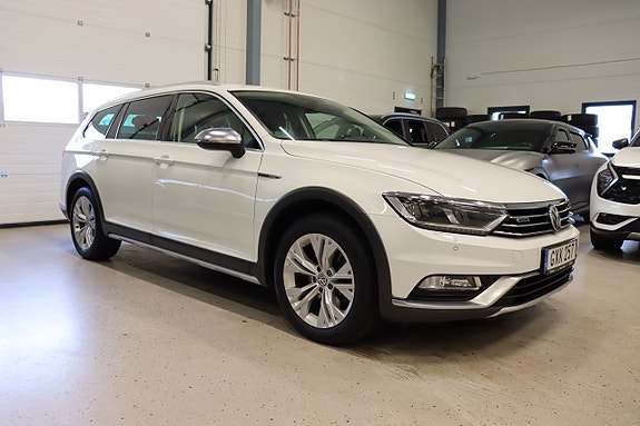 Volkswagen Passat Alltrack 3 of 26