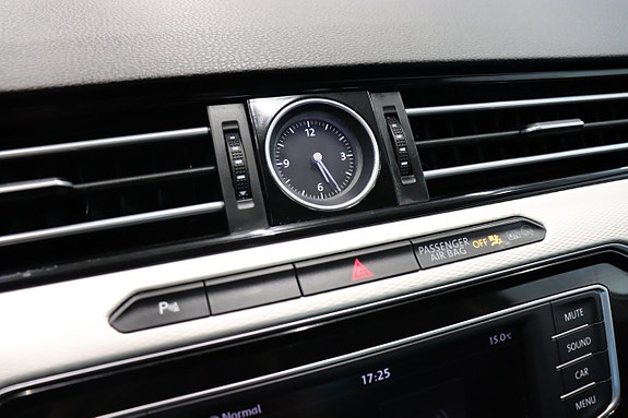 Volkswagen Passat Alltrack 24 of 26
