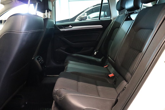 Volkswagen Passat Alltrack 13 of 26