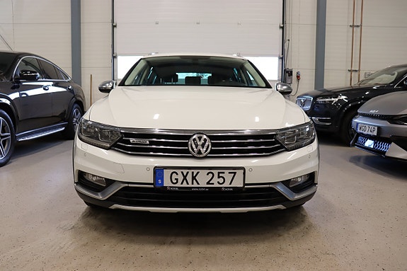 Volkswagen Passat Alltrack 2 of 26