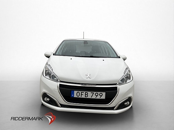 Peugeot 208 2 of 5