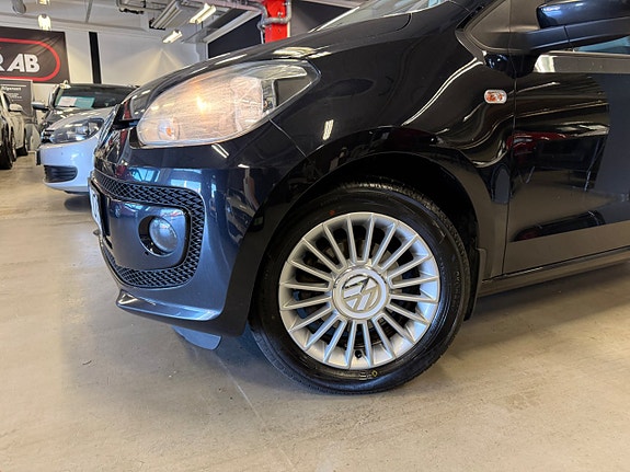 Volkswagen UP! 2 of 5