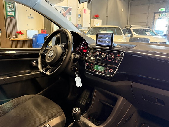 Volkswagen UP! 21 of 21