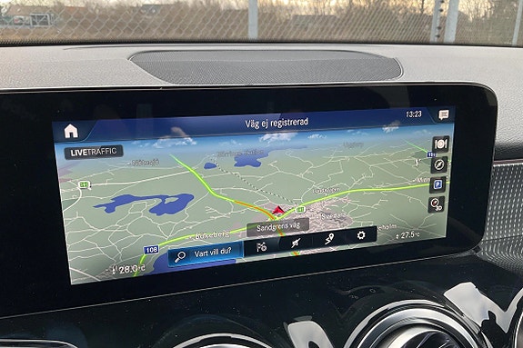 Mercedes-Benz GLB180 12 of 14