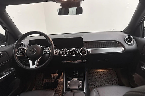 Mercedes-Benz GLB180 5 of 14
