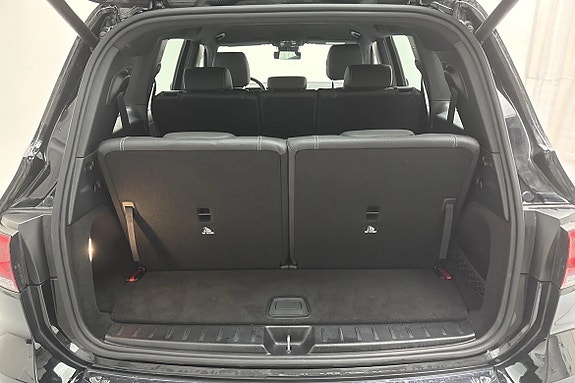 Mercedes-Benz GLB180 3 of 14