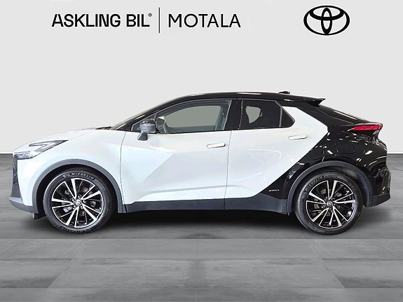 Toyota C-HR 4 of 12
